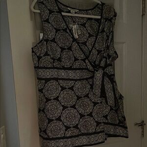 Elegant Black and White Patterned Women's Top